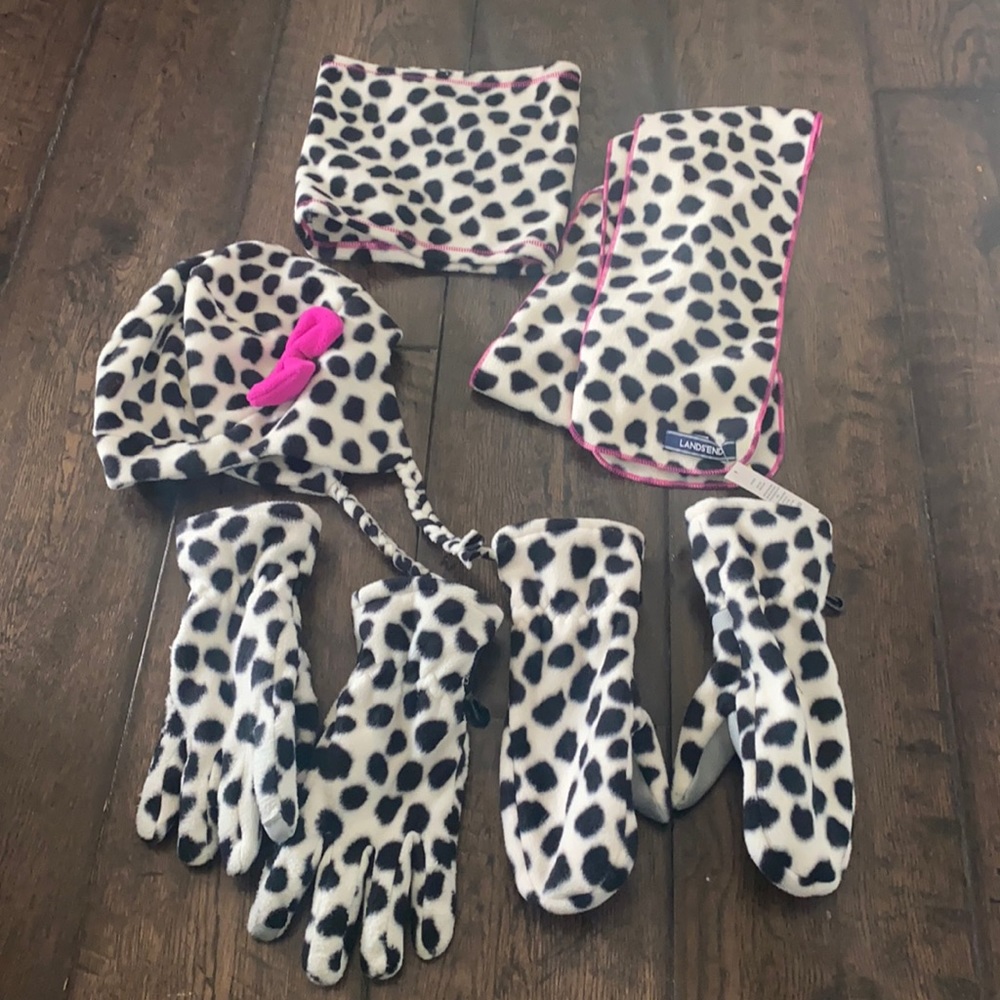 Lands’ End Girls gloves hat scarf twins black pink